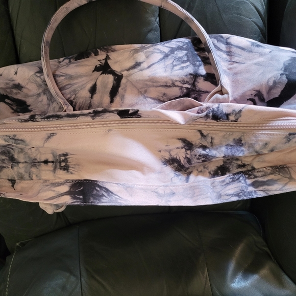 PINK- Large Weekender Bag - Picture 5 of 5